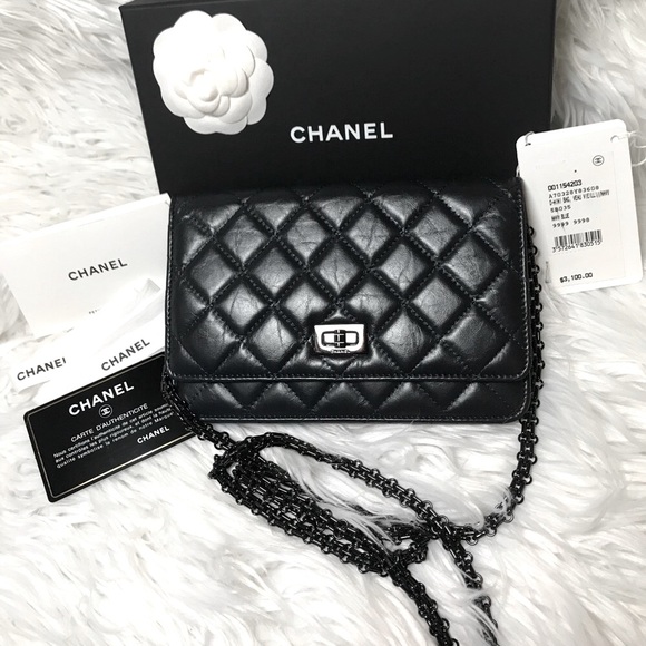 !!SOLD!! CHANEL reissue WOC wallet on Chain - Picture 3 of 12